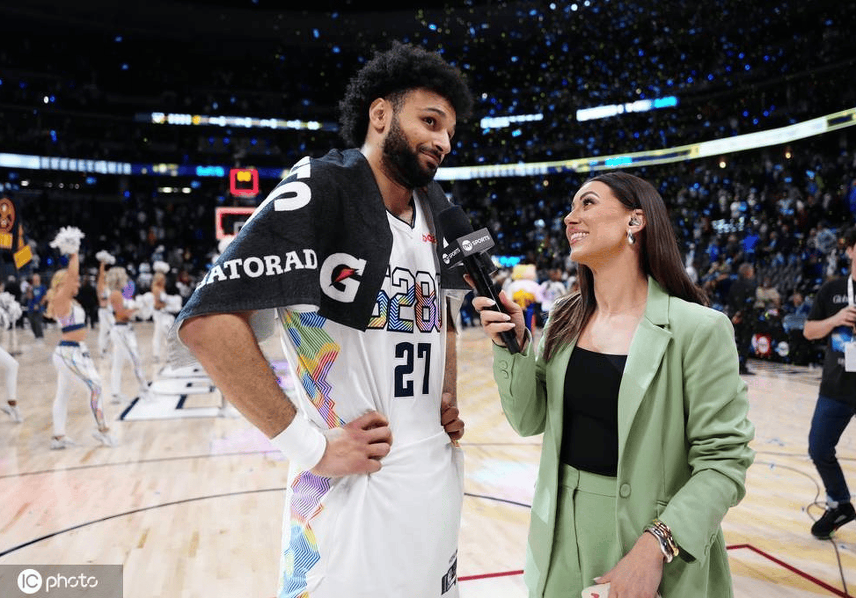 爱游戏-关于独行侠观众热烈欢呼！，穆雷迎来七赛季出色发挥观众掌声雷动的信息